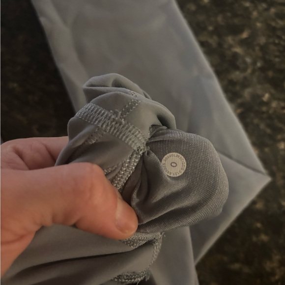 Lululemon leggings size 0 - Picture 3 of 3